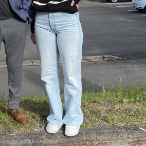 Jeans  - Super fina jeans från zara! Storlek 38💙 60kr+frakt! Köparen står för frakten💙