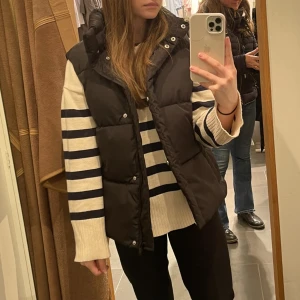 Väst - Jättefin väst men som inte kommer till användning längre. Endast använd ett fåtal gånger. 