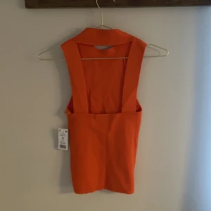 Topp - Ny topp med lappar kvar, jättefin till sommaren!