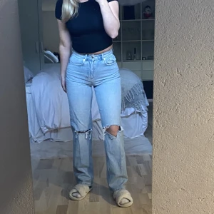 Jeans - Säljer då de inte kommer till användning, knappt använda💗💗