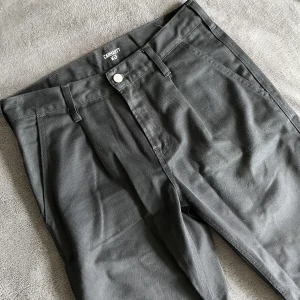 carhartt byxor - carhartt chinos i storlek 29, sjukt bra kvalité  98cm långa