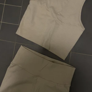 Träningset från stronger - Helt oanvänt set i storlek xs/s från stronger. Köpare står för frakt ❣️