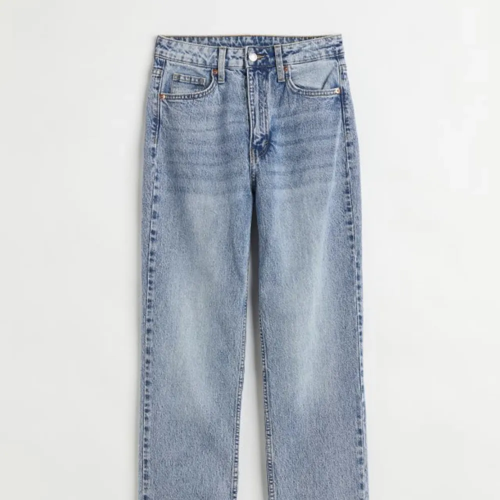 dem är loose straigth,high waisted jeans . Jeans & Byxor.