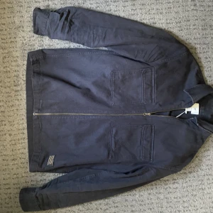 Hm overshirt - Säljer nästan en helt oanvänd overshirt i storlek s.