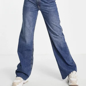 Stradivarius jeans - Säljer för dom va för små:( Verkligen superfina men ASOS storlekar är ju skit ibland så därför jag säljer. Storlek 44 men passar 40-42