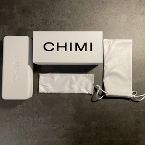 Chimi orginalförpackning - Helt ny förpackning till chimis glasögon. Putsduk, glasögonpåse, fodral och kartong. Perfekt ifall du tappat bort din.