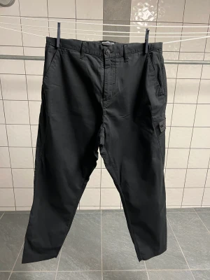 Stone island byxor - Stone island shadow project. Storlek 48 motsvarar M. Nypris 4500 kr 