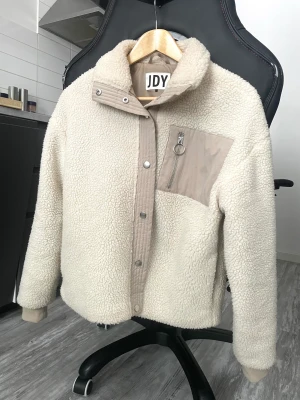 Jacka Teddy - Fin teddyjacka från Bubbleroom storlek XS men passar även S! Fint skick 