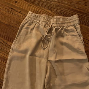 Tunna kostymbyxor - Jätteskönt mjukt material