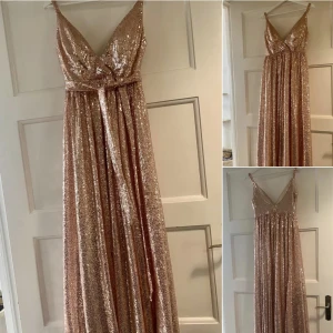 Balklänning  - Ny balklänning som ej kom till användning.  Roséfärgad  