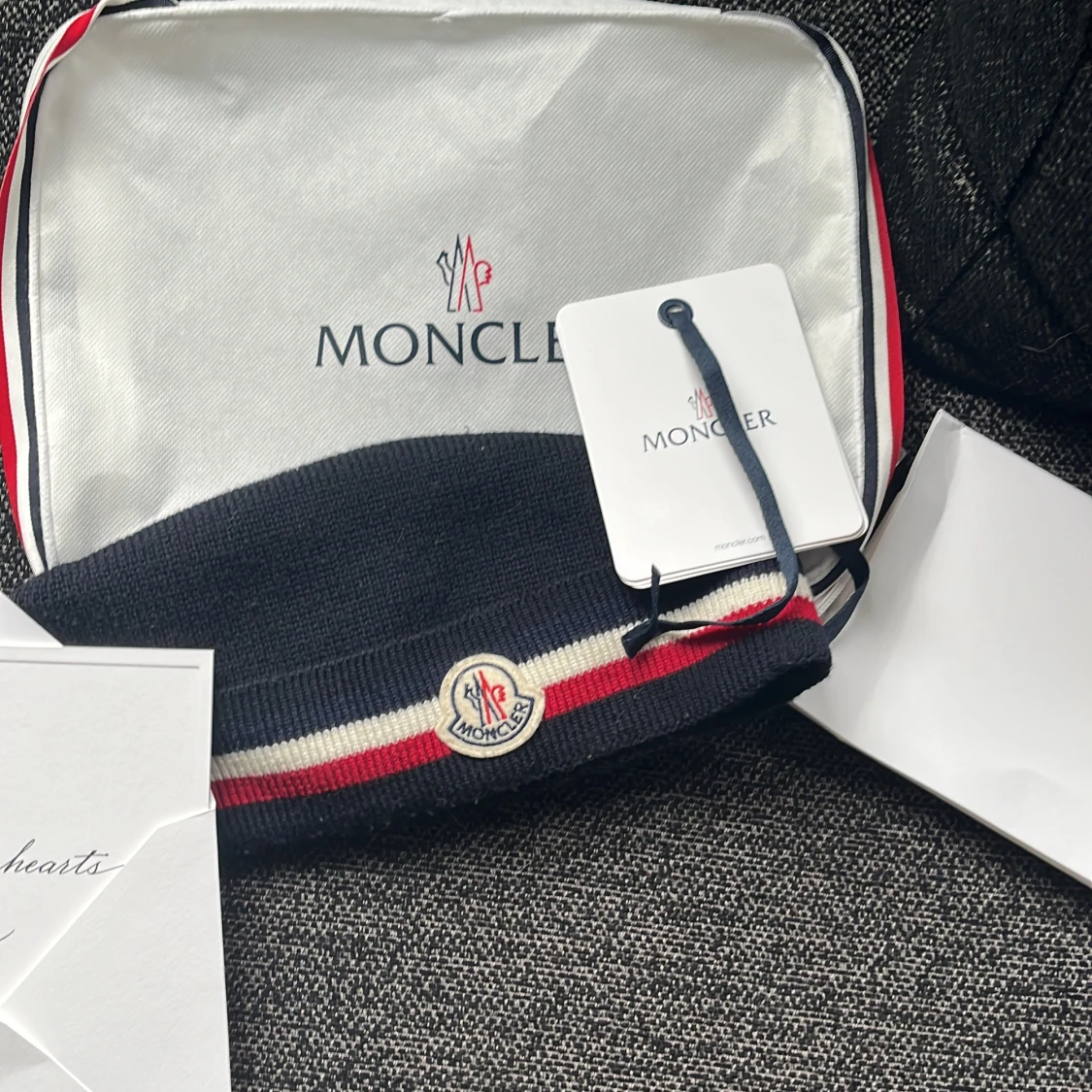 Moncler mössa