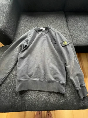 Stone island tröja - Storlek S Använd några gånger Nypris 1800kr Mitt pris 450