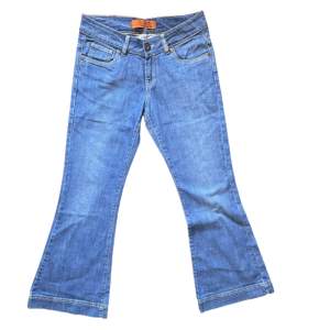 Snygga jeans från Foelle denim i stl 40❤️‍🔥 (Ytterligare beskrivning tex defekter) Köp nu är på & köparen står för frakten💋  Kolla gärna in vår profil med kläder från bla Ed Hardy, True Religion och Miss Me🫶