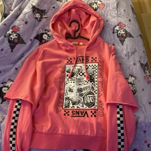 vans hoodie - ny pris 800kr, använt högst 5 gånger så den är som ny, limited edition vans hoodie