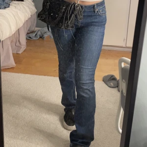 Jeans Zara - Säljer dessa fina jeans ifrån Zara💓