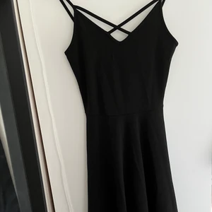 Svart klänning - Kort klänning från Gina tricot, fint skick! Storlek xs. 