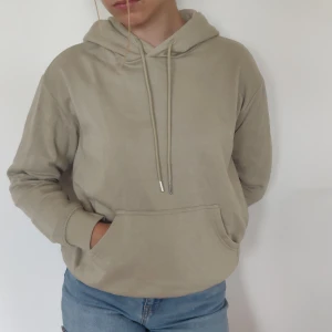 2 hoodies - 2 hoodies från H&M. storlek - 160/XS - Använd 5 - 6 gånger.