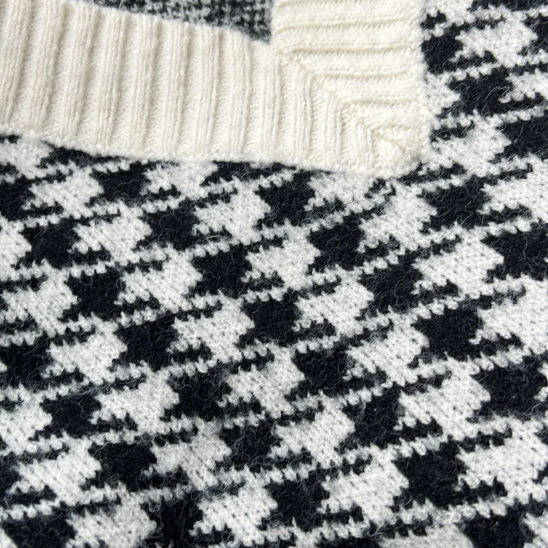 Stickad väst🤍🖤🤍 - 90