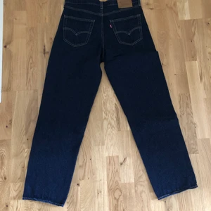 Levis loose jeans strl 31/32 - Använt få gånger har mest bara legat i garderoben, Skriv i dm för mer info :)