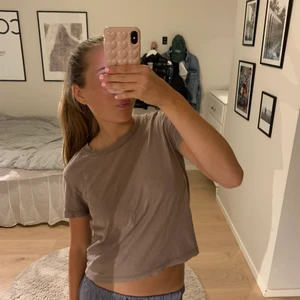 Zara topp - Säljer t shirt från zara, skön och snygg, bra skick 