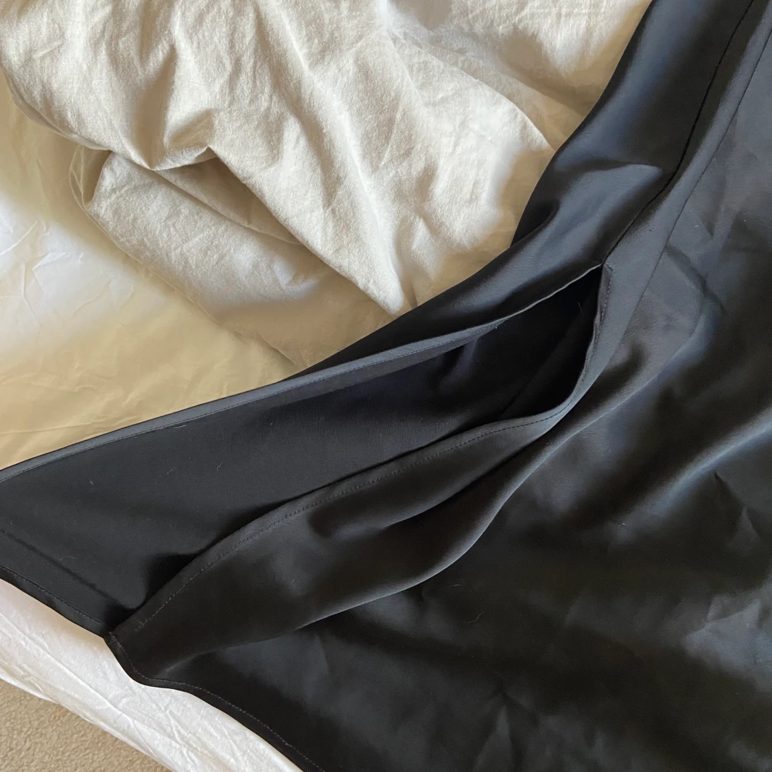 Svart satin kjol!! - 91