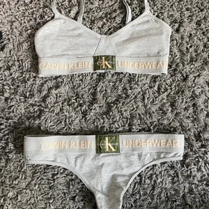 Calvin Klein underwear - Calvin Klein set i storlek S. Överdelen är använd ett flertal gånger, underdelen är knappt använd.