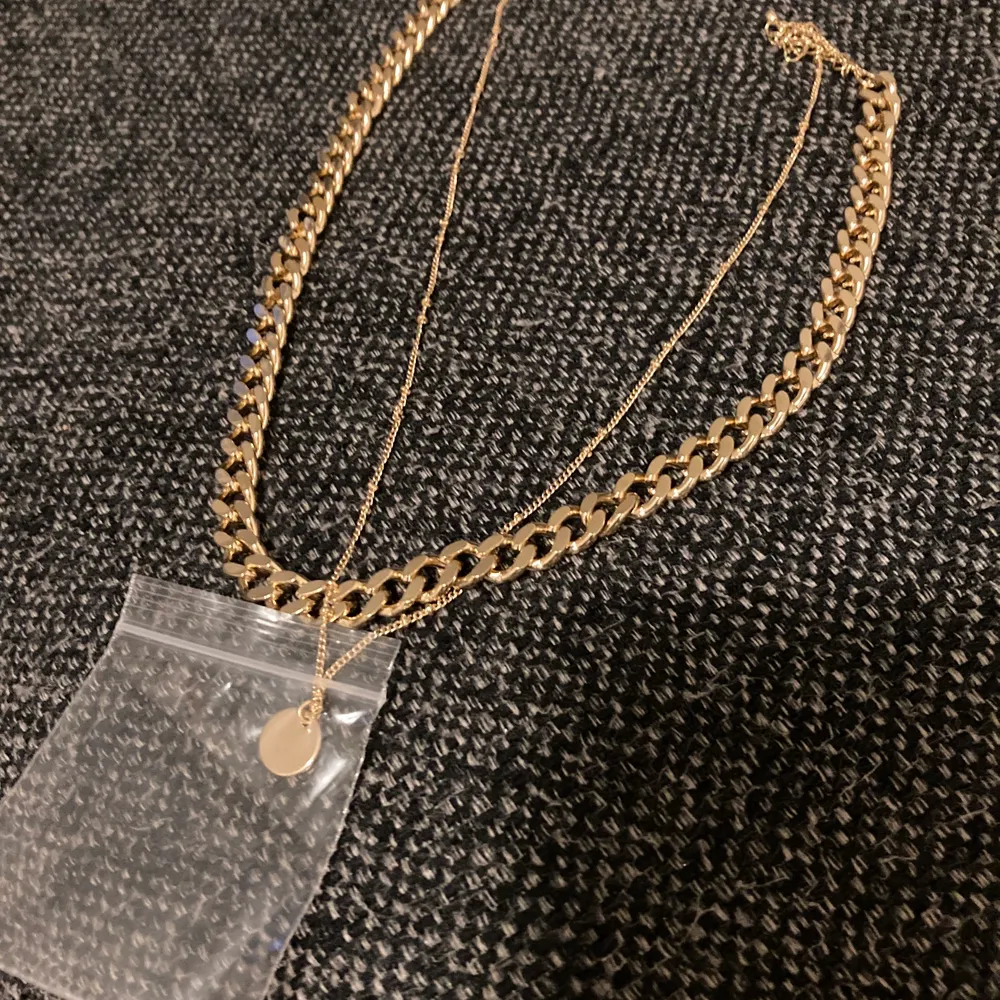 New chain from H&M. Never used. Ordered it online then realized not my type. . Accessoarer.