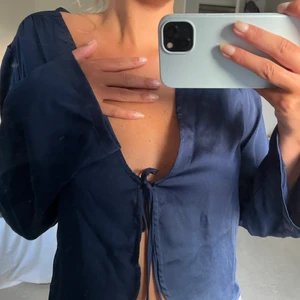 Topp i satin - Aldrig använd topp i satin! 💙 möts upp i stockholm eller skickar 