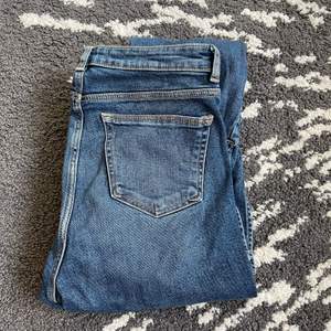 Super fina jeans med slits från Zara, strl 38