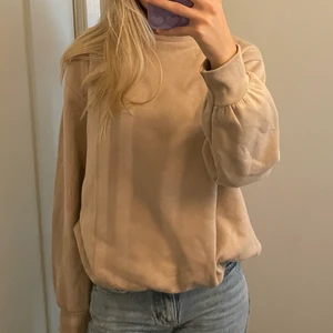Sweatshirt från nelly  - Beige sweatshirt från Nelly. Storlek S. Aldrig använd, ny skick. 