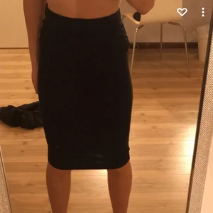 Gina tricot kjol - En gina tricot kjol som aldrig kommer till andvändning köpte för 199kr säljer för 40kr plus frakt❤️❤️
