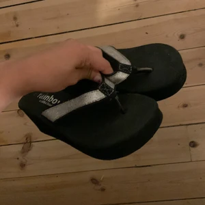 Y2K tofflor med klack - Köptes av min mamma runt 2008. Har massa nadra fler. 