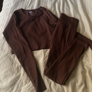 Träningsset BikBok  - Ribbat set använt en gång från BikBok i storlek XS-S 