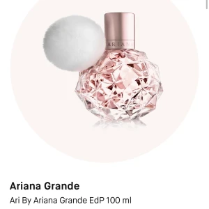 Ari by Ariana Grande 100 ml  - Ari by Ariana Grande 100 ml.  Helt oanvänd. 🍬🍭🧬💗 Nytt pris: 680 kr Mitt pris: 470 kr. (Första bilden lånad av Kicks). Köparen står för frakt eller ev slarv från posten. Kan även upphämtas.
