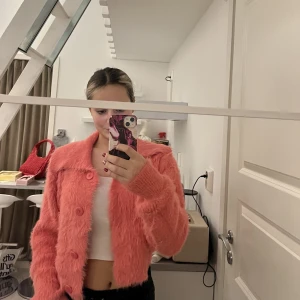 Myströja - Väldigt mysig och skön tröja till vardags men även kunna ha hemma. Perfekt när vädret är kallt just nu!💞