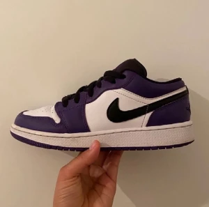 Skor - Nike Jordan 1 som jag använt en gång, men fortfarande lika bra skick men lite creasade.  Ställ frågor gärna! 