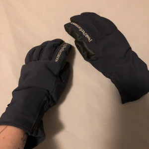 peak performance vantar - helt nya, helt oanvänd pga för liten strl för sambon. storlek 8. 400 eller bud! 