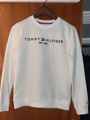 Tommy hilfiger tröja  - Fin tröja, knappt använd 
