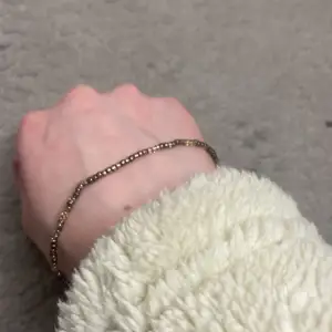 Armband med pärlor 