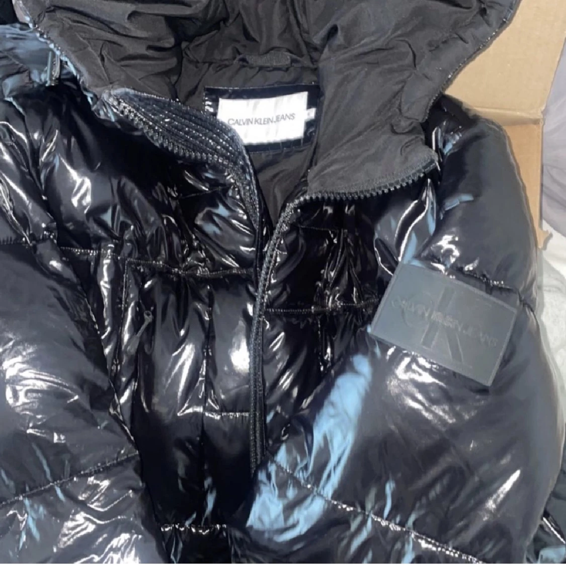 Glansig Calvin Klein jacka  - 90