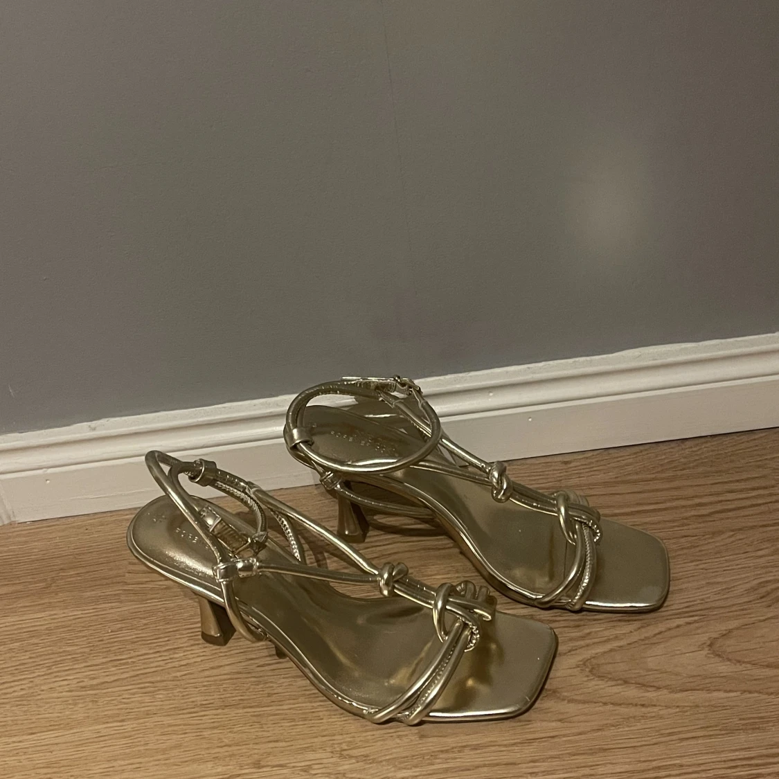 Guldiga klackar - 90