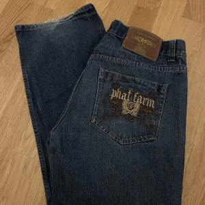 Jeans - Säljer ett par Phat Classic jeans åt min kille, dem är i strl 36/34