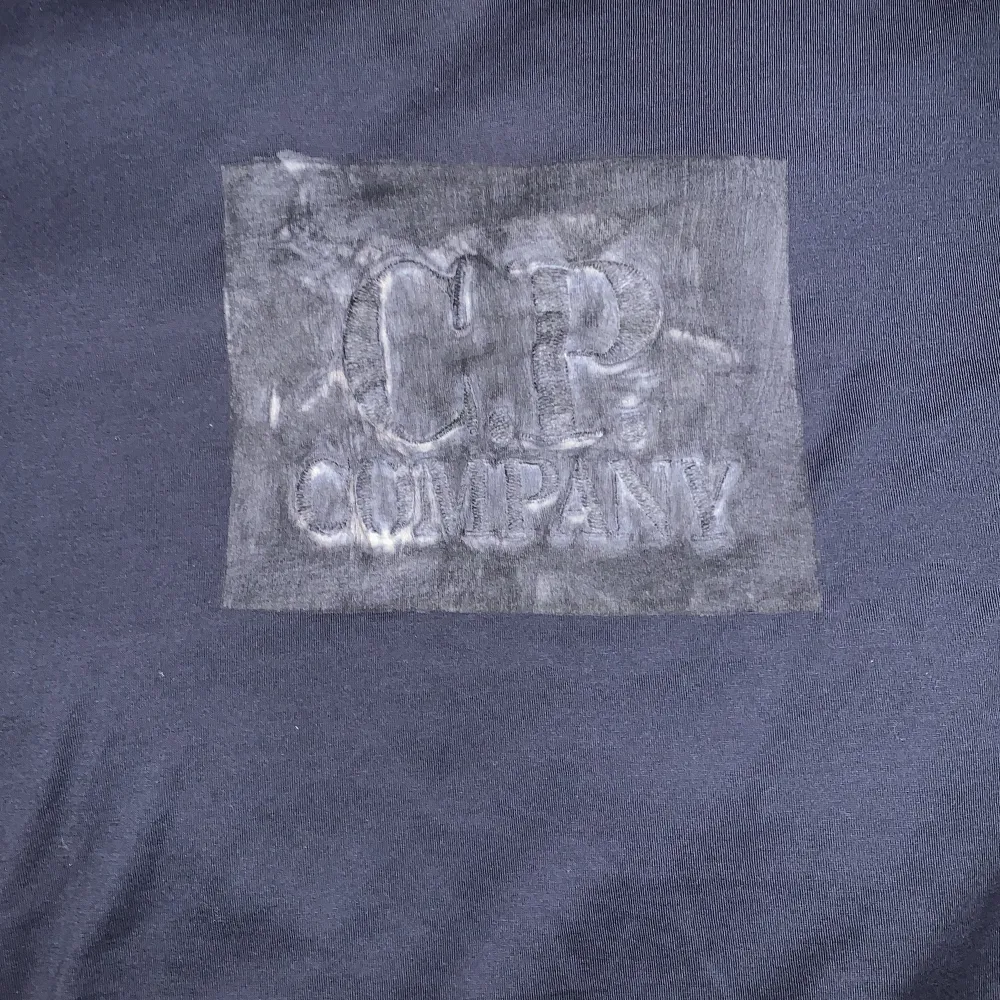 Fin Cp Company T-Shirt i bra skick. Frakt ingår ej, nypris 1000. T-shirts.