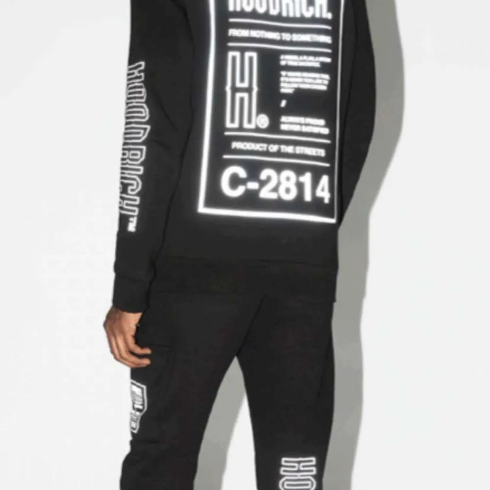 Hoodrich dress storlek s, vid snabb affär kan gå ner lite i pris och inga skador elr liknande. Hupparit & Collegepaidat.