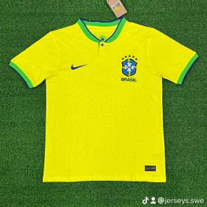 Brasilien hemmatröja för VM 2022.