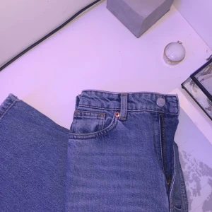 Jeans - Jeans från zara, bra skick. Hör av er för mer bilder eller frågor! :) 