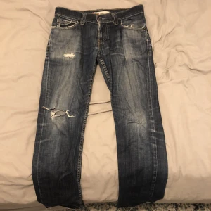 Levis Jeans  - Raka Levis jeans med en sjuk nice wash. Storlek är 30/32-31/32