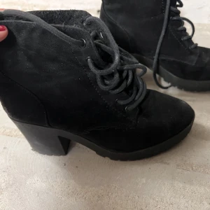 Skor  - Från New Yorker Priset ni bestämmer 