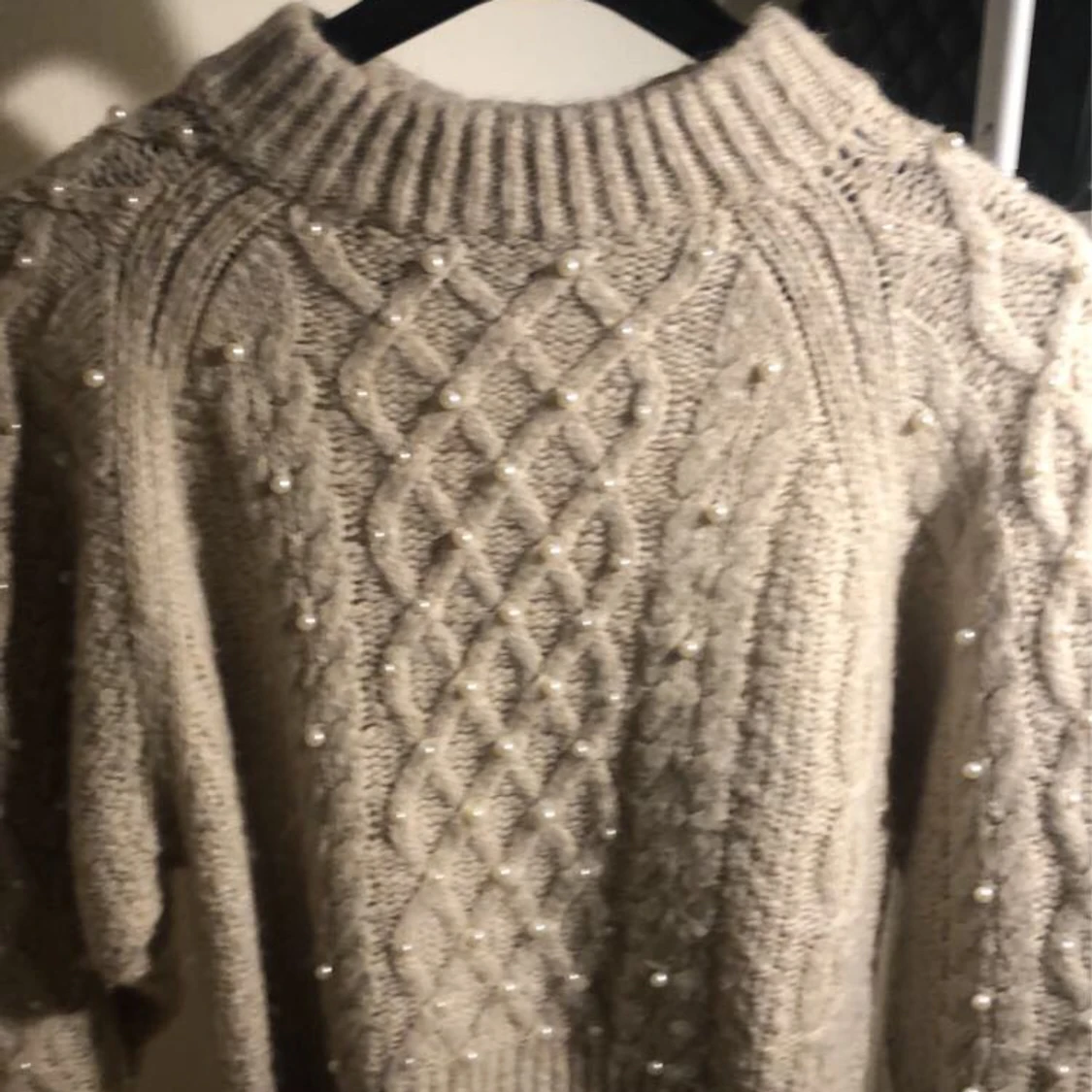 Tjocktröja med pärlor