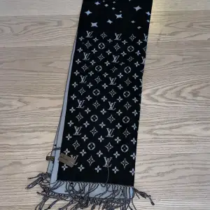 Lv halsduk (ny med taggar) Louis Vuitton 